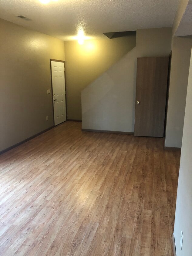 919 E Burlington St, Iowa City, IA 52240 Apartments in Iowa City, IA