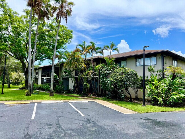 Foto del edificio - 911 NE 199th St
