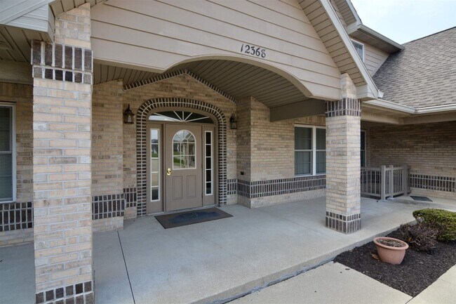 Building Photo - 12368 Bridgeview Dr N