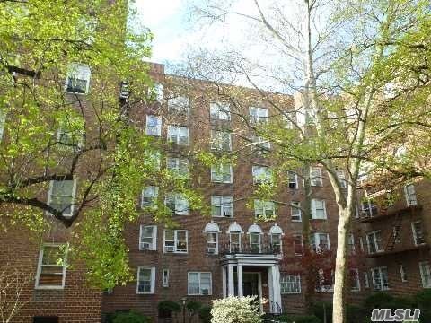 Foto principal - 86-11-86-34 34th Ave