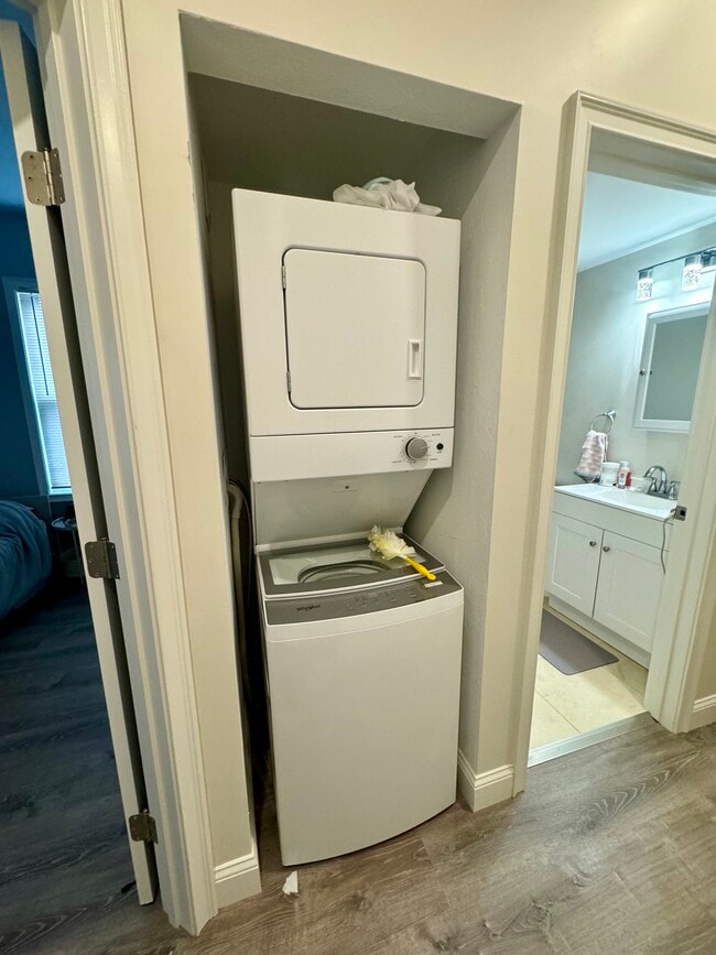 Building Photo - 120 Pitman St