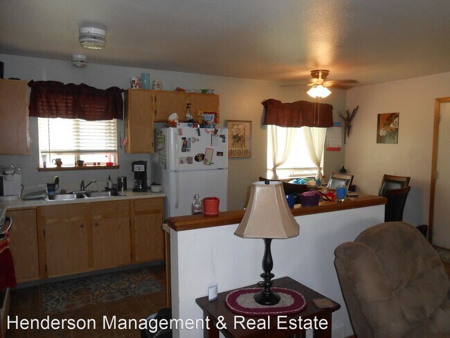 Building Photo - 3 br, 2 bath House - 914 Canyon Ct.