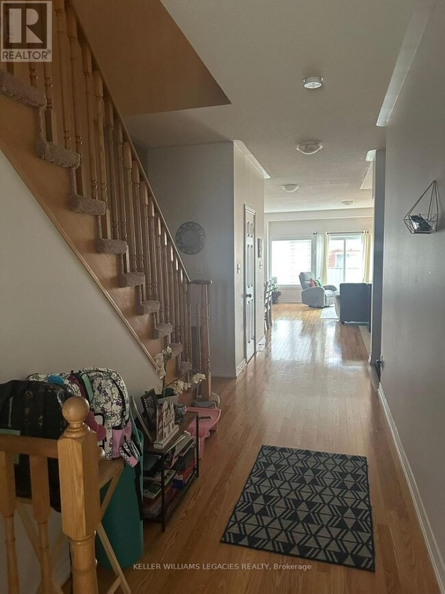 Building Photo - 80 Evanwood Crescent