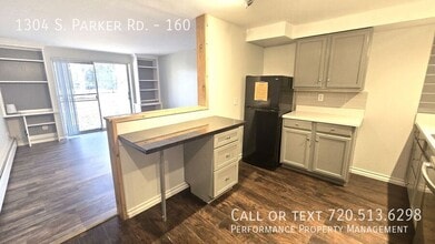 Building Photo - 1304 S Parker Rd