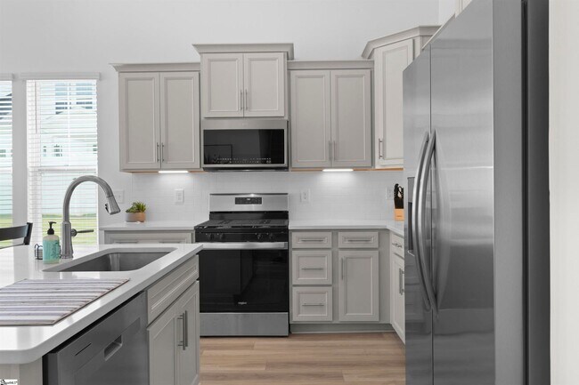 Foto del edificio - Wonderful Short-Term Furnished Townhome Cl...