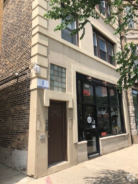 Building Photo - 912 N Ashland Ave