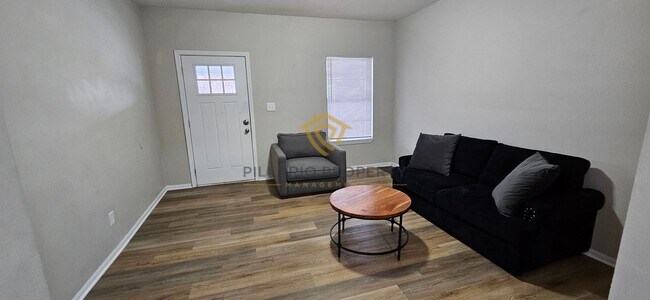 Foto del edificio - 933-935 N Dearborn St