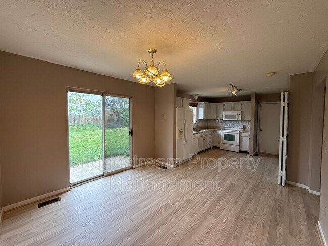 Foto del edificio - 381 Sherman Dr