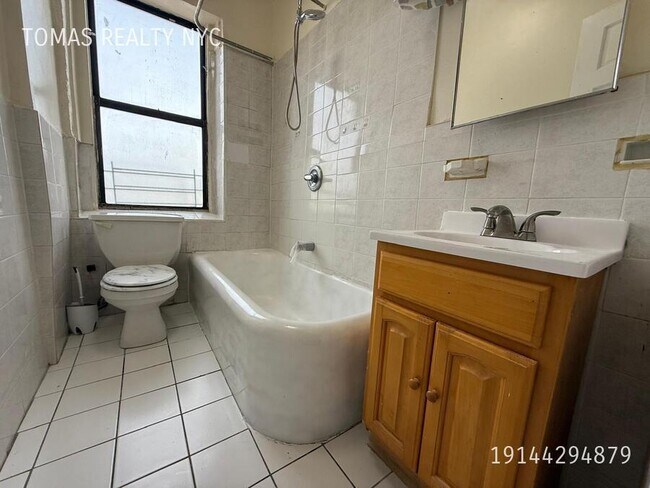 Foto del edificio - 710 E 235th St