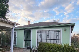 Building Photo - 13146 Newbrook Dr
