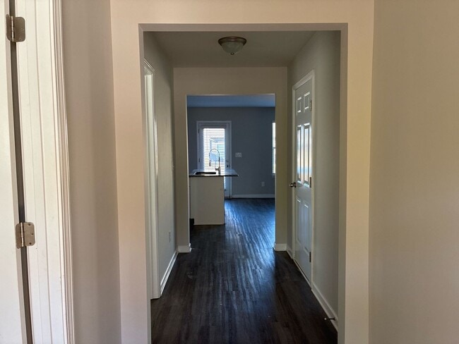 Building Photo - Lovely 3 bedroom 2 bath in Brookdale at Lo...