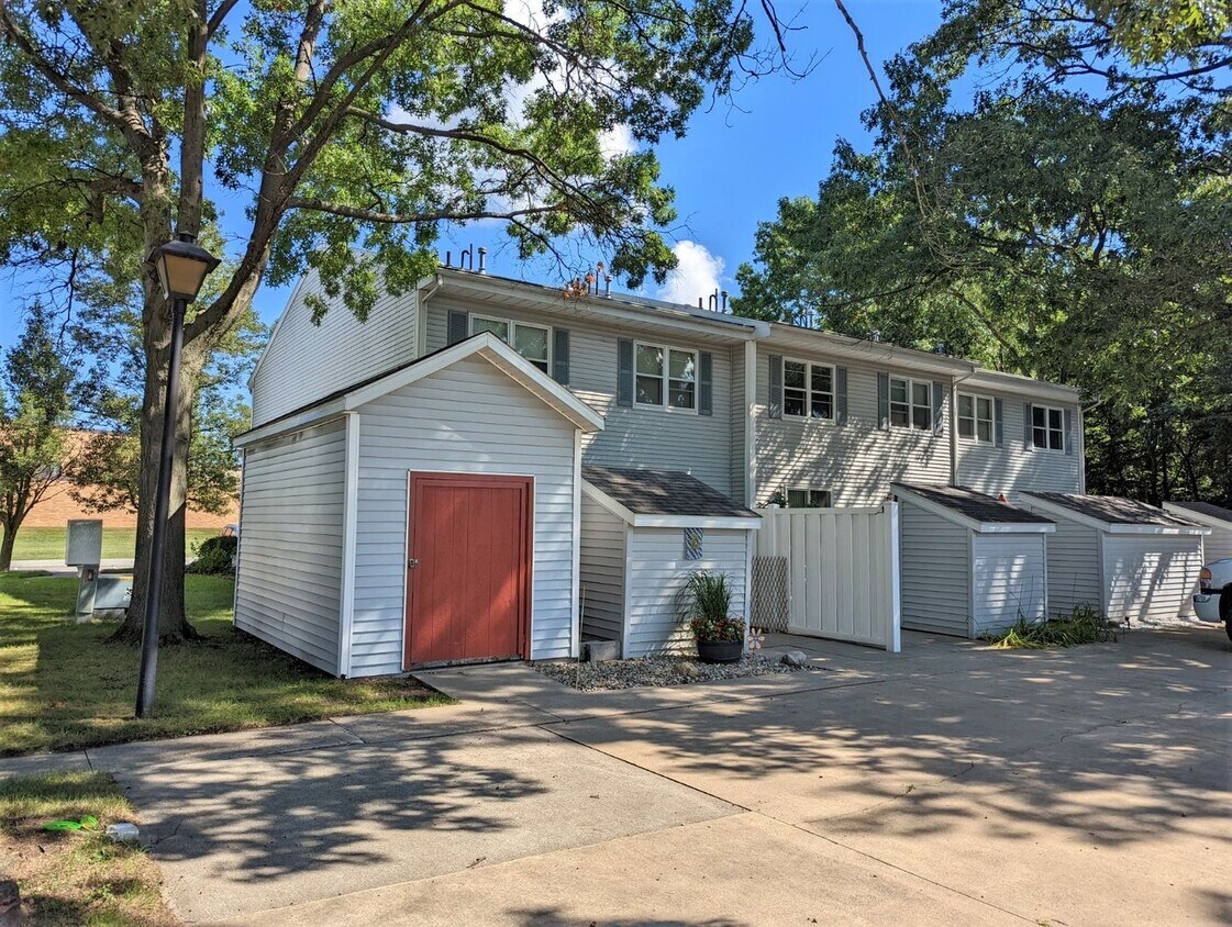 Primary Photo - 2235 Bel Air Drive