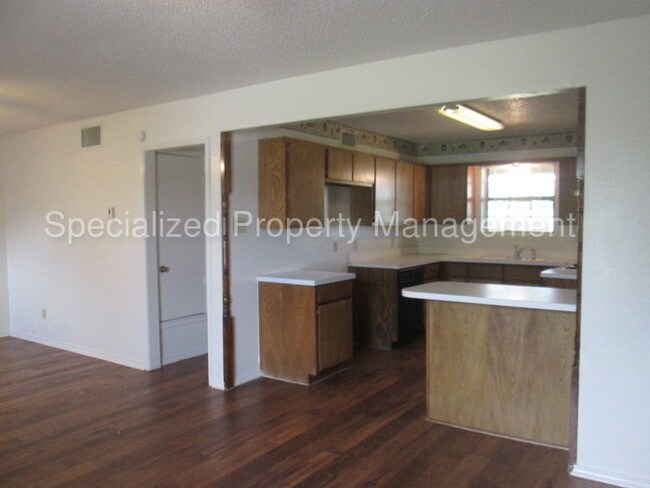 Building Photo - 2252 Annetta Centerpoint Rd