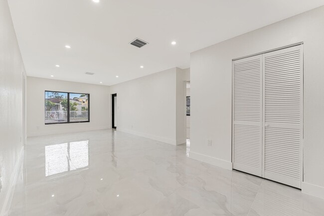 Building Photo - Beautifully renovated 4 bed 2 bath home with a large backyard and parking.