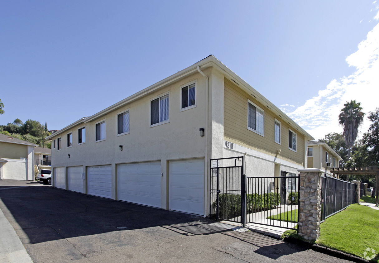 Primary Photo - Sandstone Apartment Homes