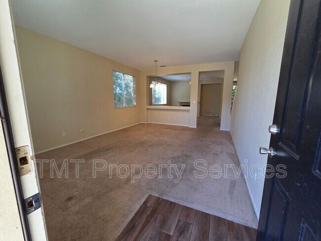 Foto del edificio - 1717 Providence Way
