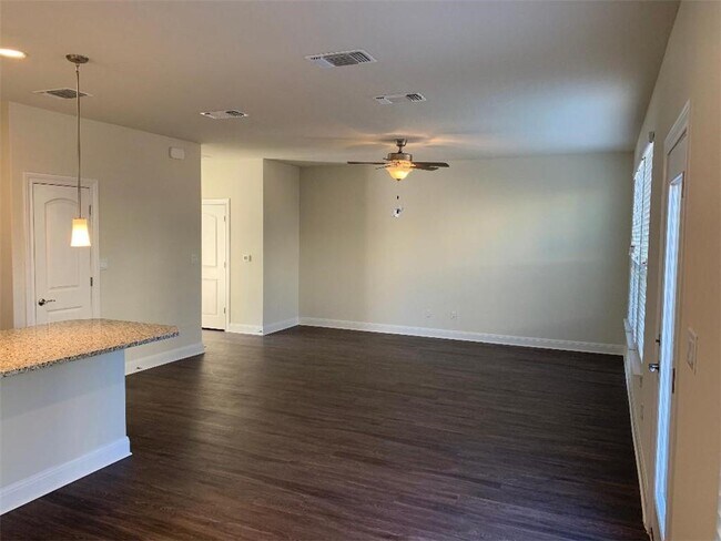 Foto del edificio - 3436 Rooba St
