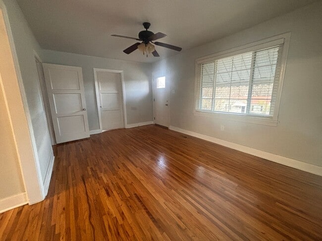Building Photo - Cute 2 bedroom Hillcrest Bungalow