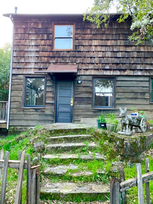 Primary Photo - 139 Laurel Dr