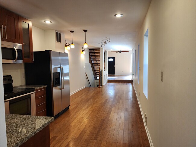 Foto del edificio - 35 N Patterson Park Ave