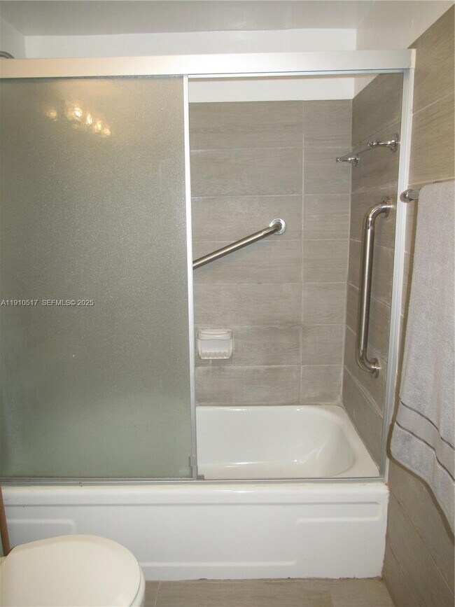 Building Photo - 581 Blue Heron Dr