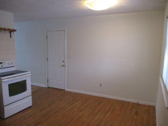 Foto del edificio - 3 Bedroom/1.5 Bath Brick Ranch In Miamisburg