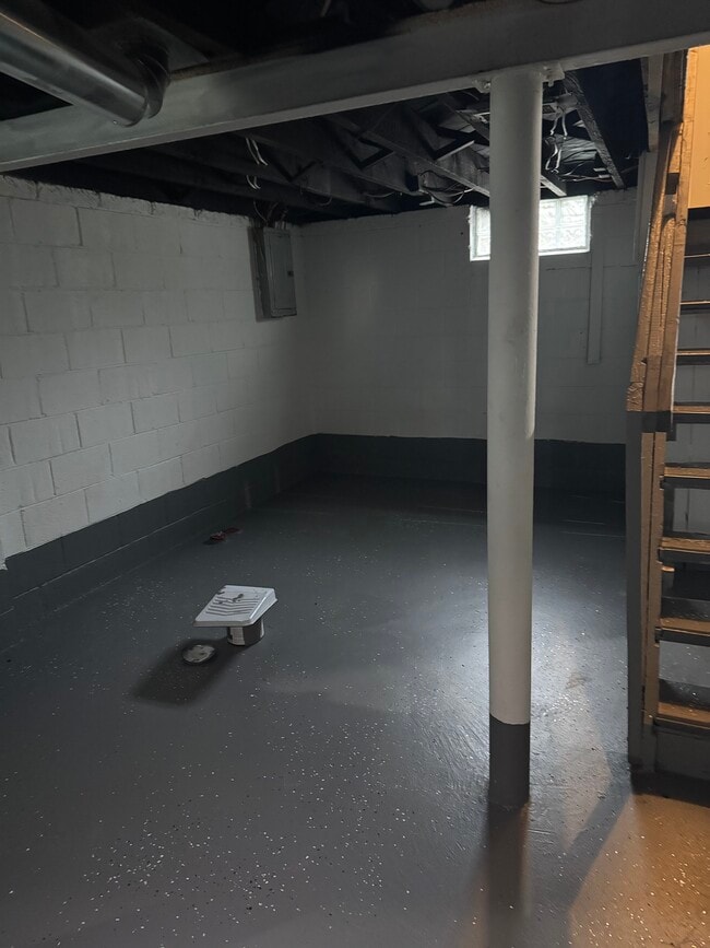 Building Photo - 19568 Dresden St