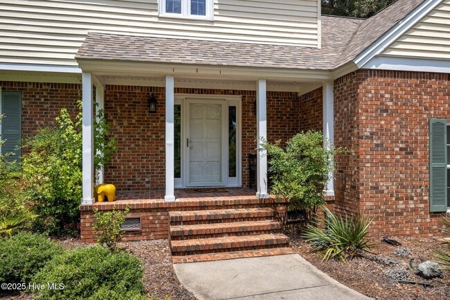 Building Photo - 327 Plantation Dr