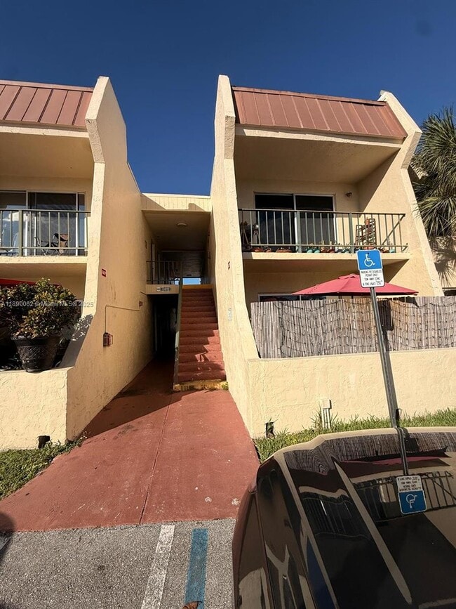 Building Photo - 13890 SW 90th Ave