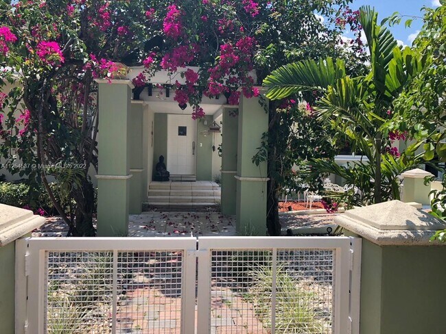 Building Photo - 5450 Sunset Dr