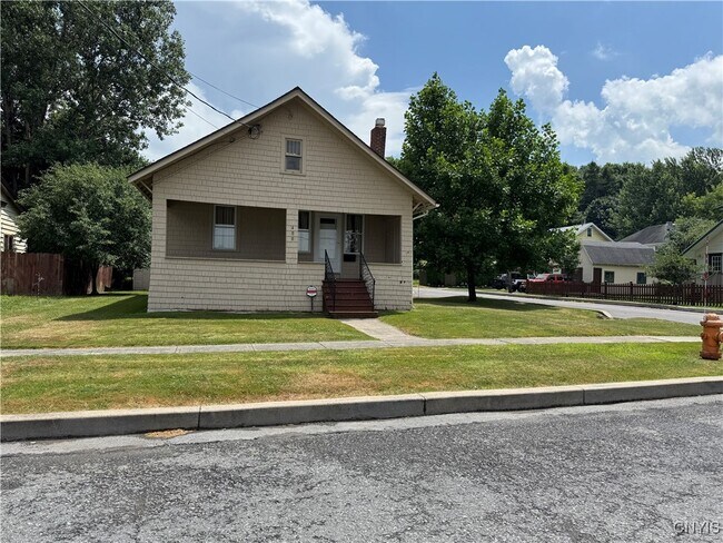 Building Photo - 400 Pawling St