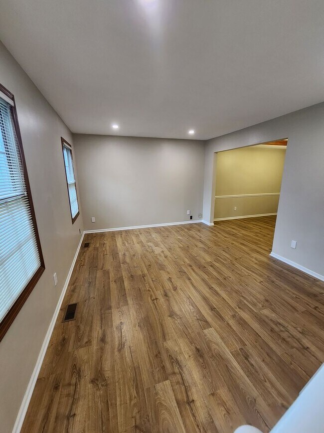 Foto del edificio - 4 Bedroom Home For Rent in Solon