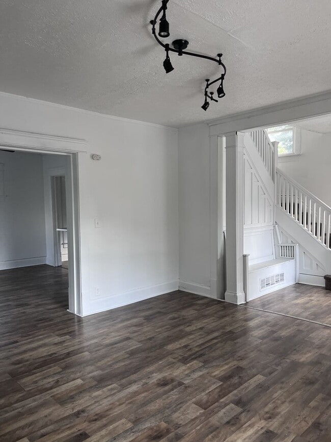 Foto del edificio - Classic Colonial Charm with Modern Comfort...