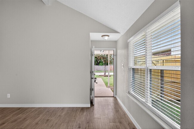 Foto del edificio - 12534 Warrenwood Dr