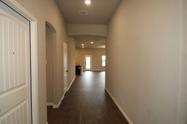 Building Photo - Room to Relax: Spacious 4BR Home in Killeen’s Settlers Pass