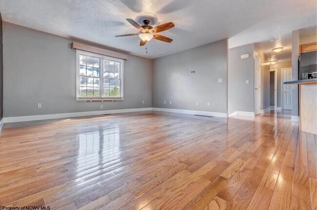 Foto del edificio - 420 December Lane