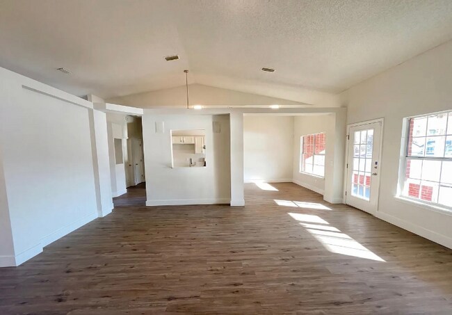 Building Photo - 976TAMMY COVE Ln