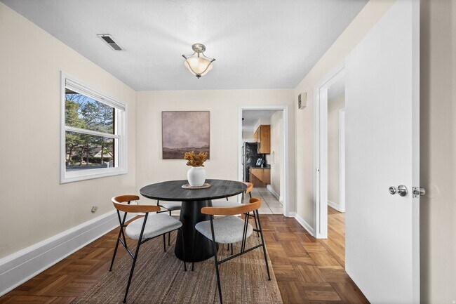 Foto del edificio - 1420 Spring Ln