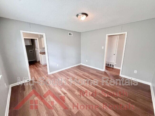 Foto del edificio - 4627 Crystal Springs Dr