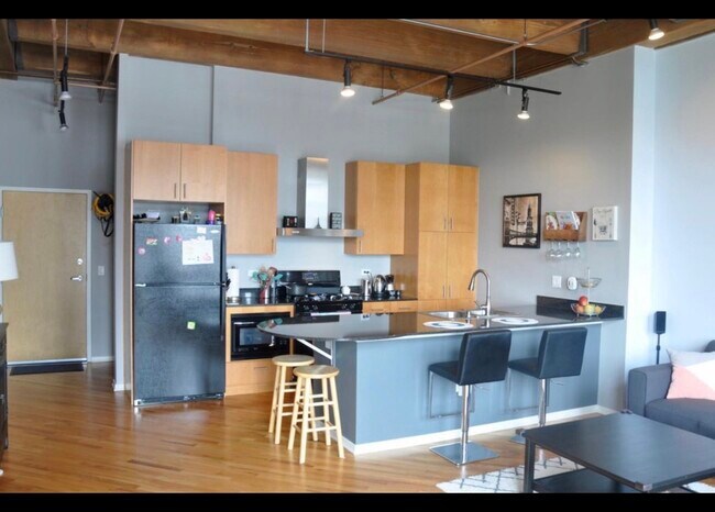 Foto del edificio - 1040 W Adams St