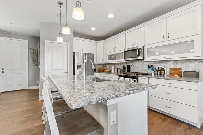 Building Photo - 8945 Yates Dr