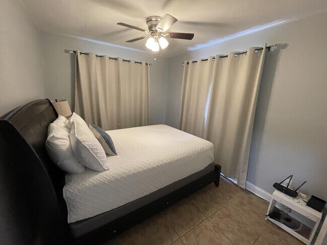 Building Photo - 4950 Martha Ave