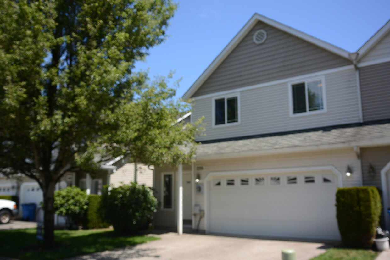 Primary Photo - 2203 NE 163rd Ave