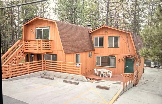 Building Photo - 542 Cottage Ln