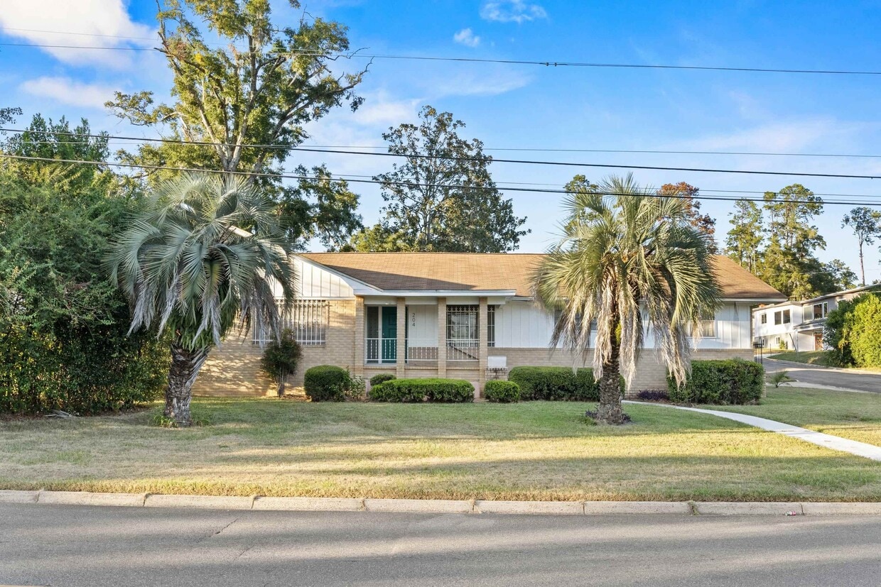 Primary Photo - 204 Ruby Hubbard Way