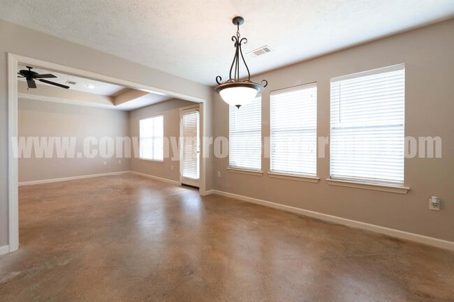 Foto del edificio - 965 Wineberry Rd