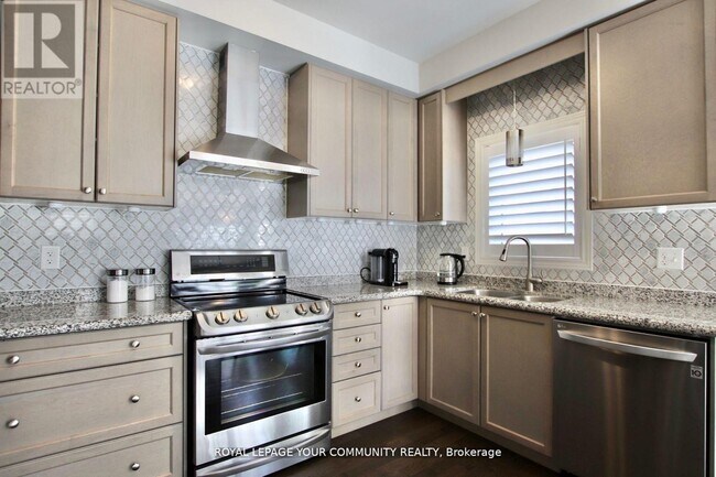 Building Photo - 101 Thornbush Blvd