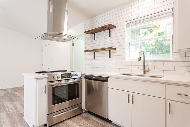 Building Photo - 1119 Mariposa Dr