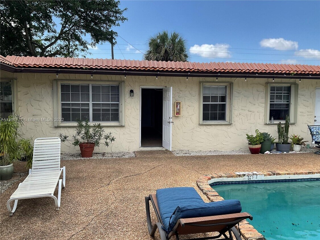 2731 NE 1st Terrace Unit 3, Wilton Manors, FL 33334 Room for Rent in