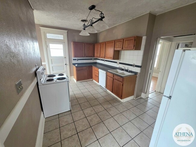 Building Photo - 200 S Spanish St